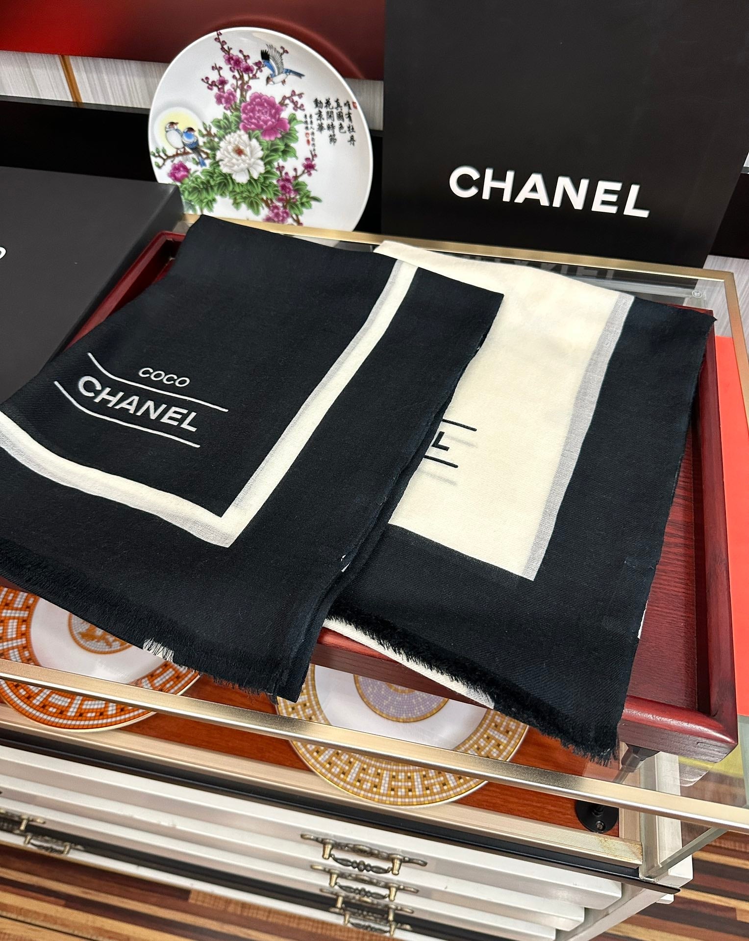 CC 25 Coco Scarf 100cm White Cashmere 825617