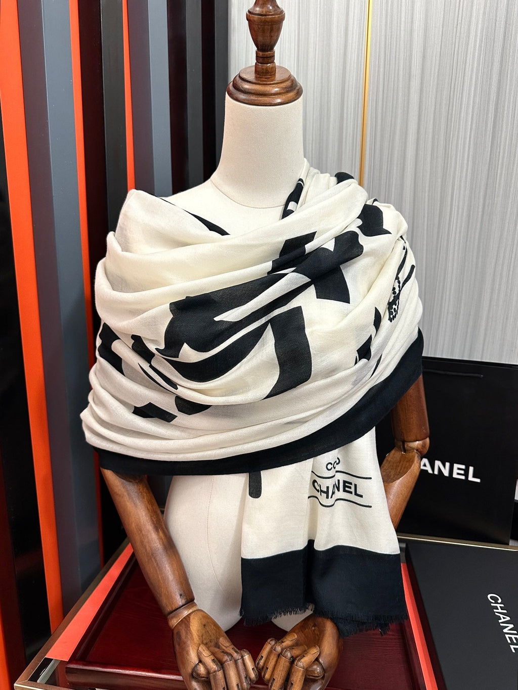 CC 25 Coco Scarf 100cm White Cashmere 825617