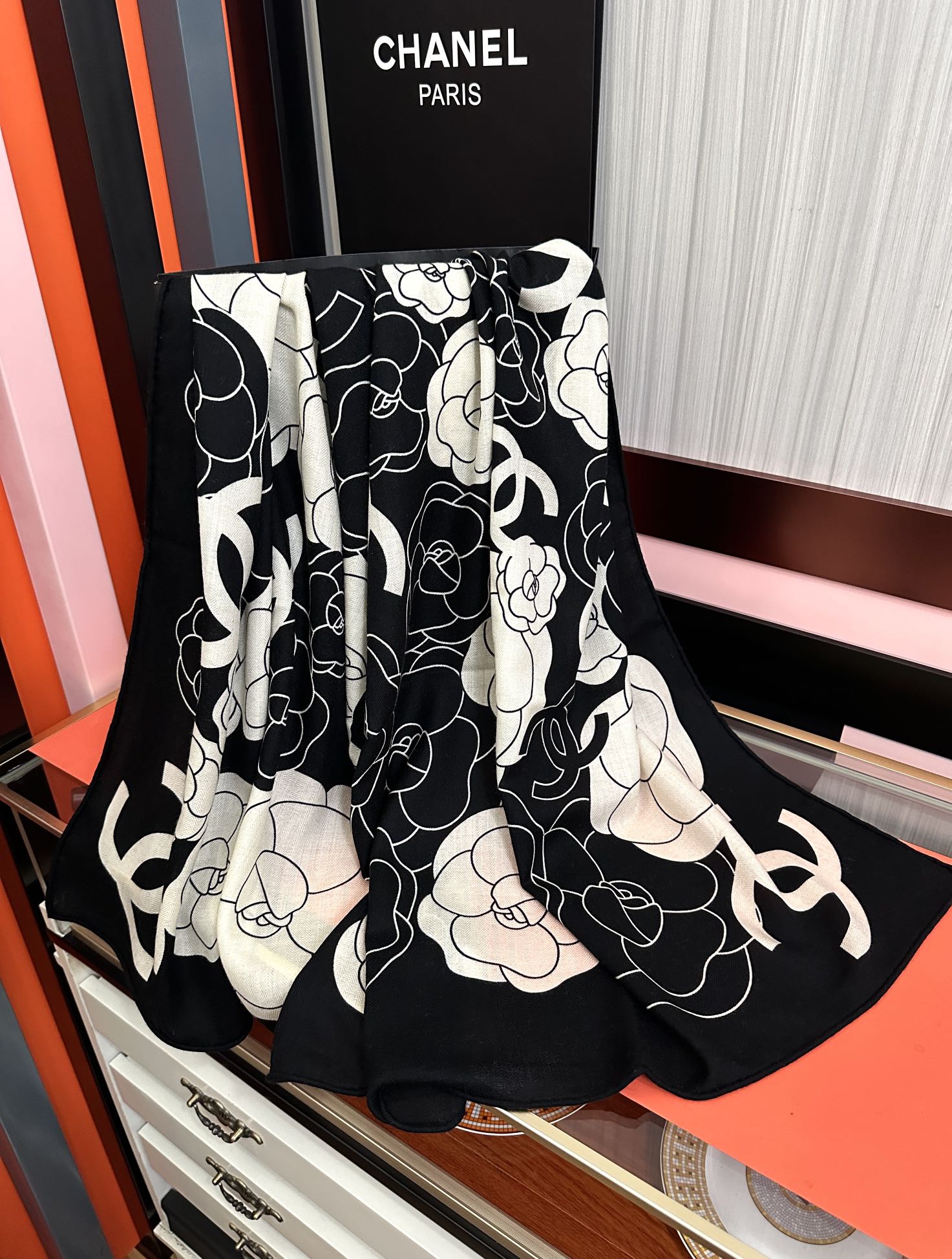 CC 25 Scarf 140cm Black and White Silk Cashmere 825604