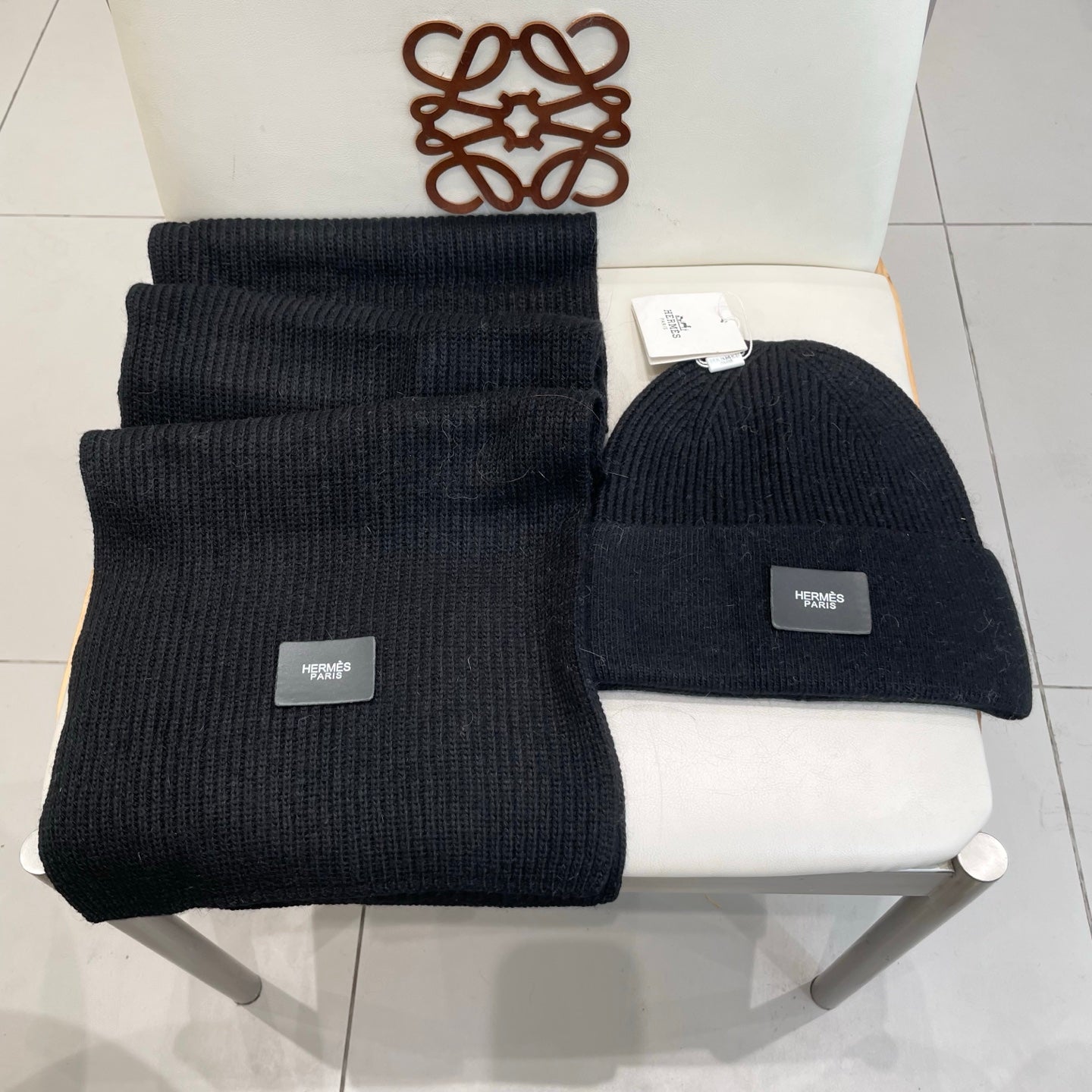 Hermes Classic Hat & Scalf Set Black Rabbit Fur 980201