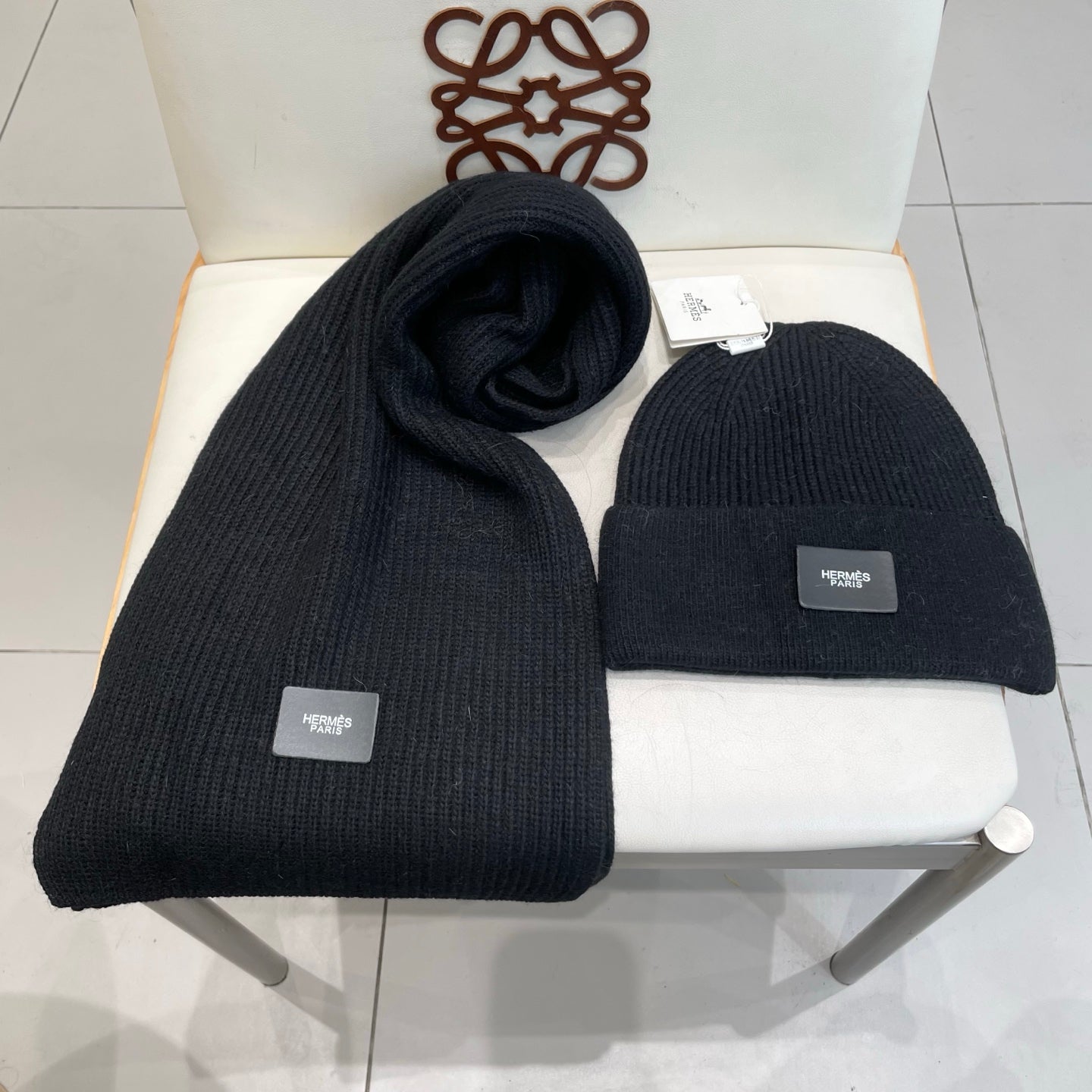 Hermes Classic Hat & Scalf Set Black Rabbit Fur 980201