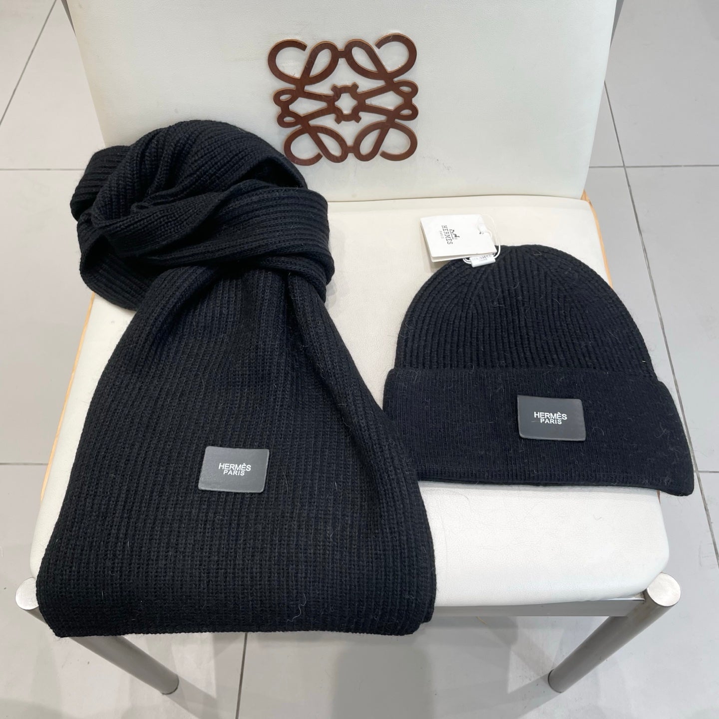 Hermes Classic Hat & Scalf Set Black Rabbit Fur 980201