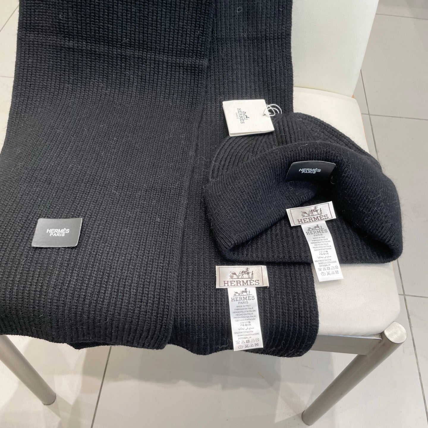 Hermes Classic Hat & Scalf Set Black Rabbit Fur 980201