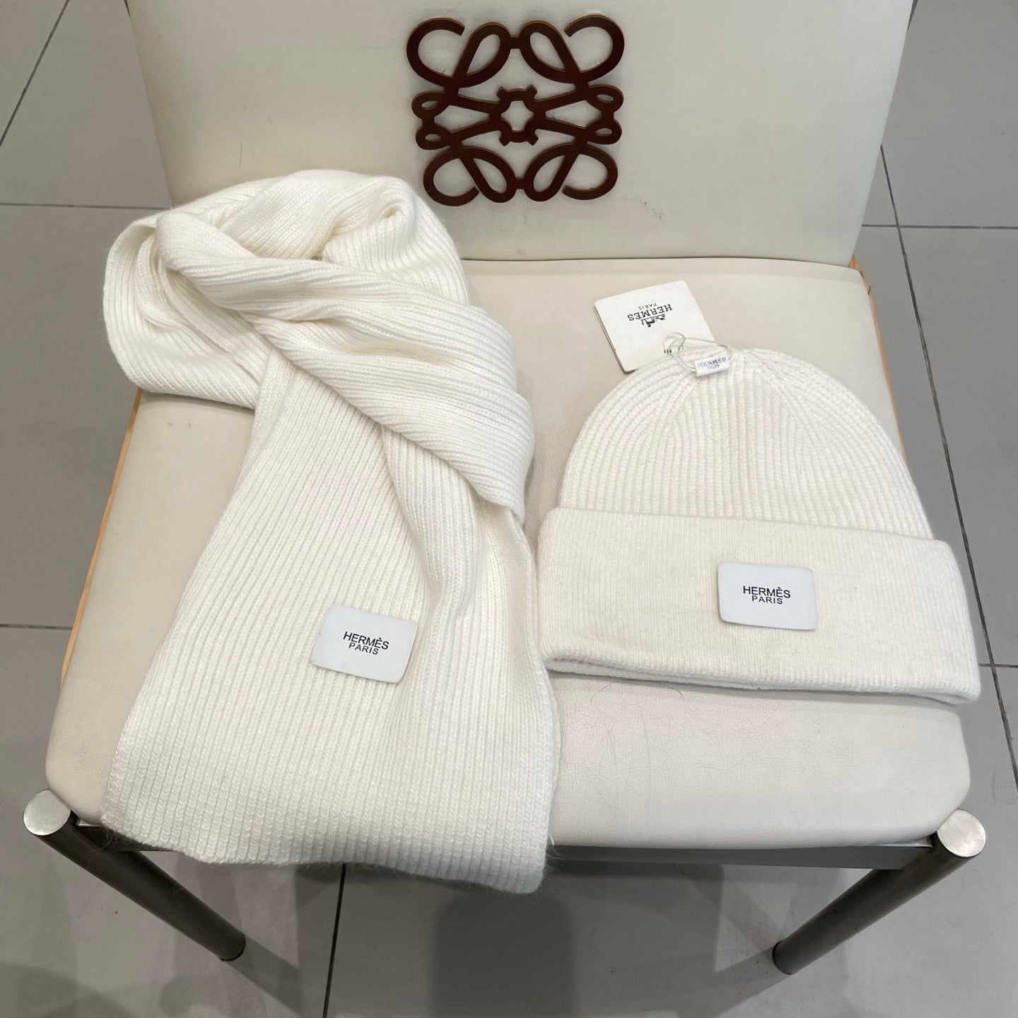 Hermes Classic Hat & Scalf Set White Rabbit Fur 980200