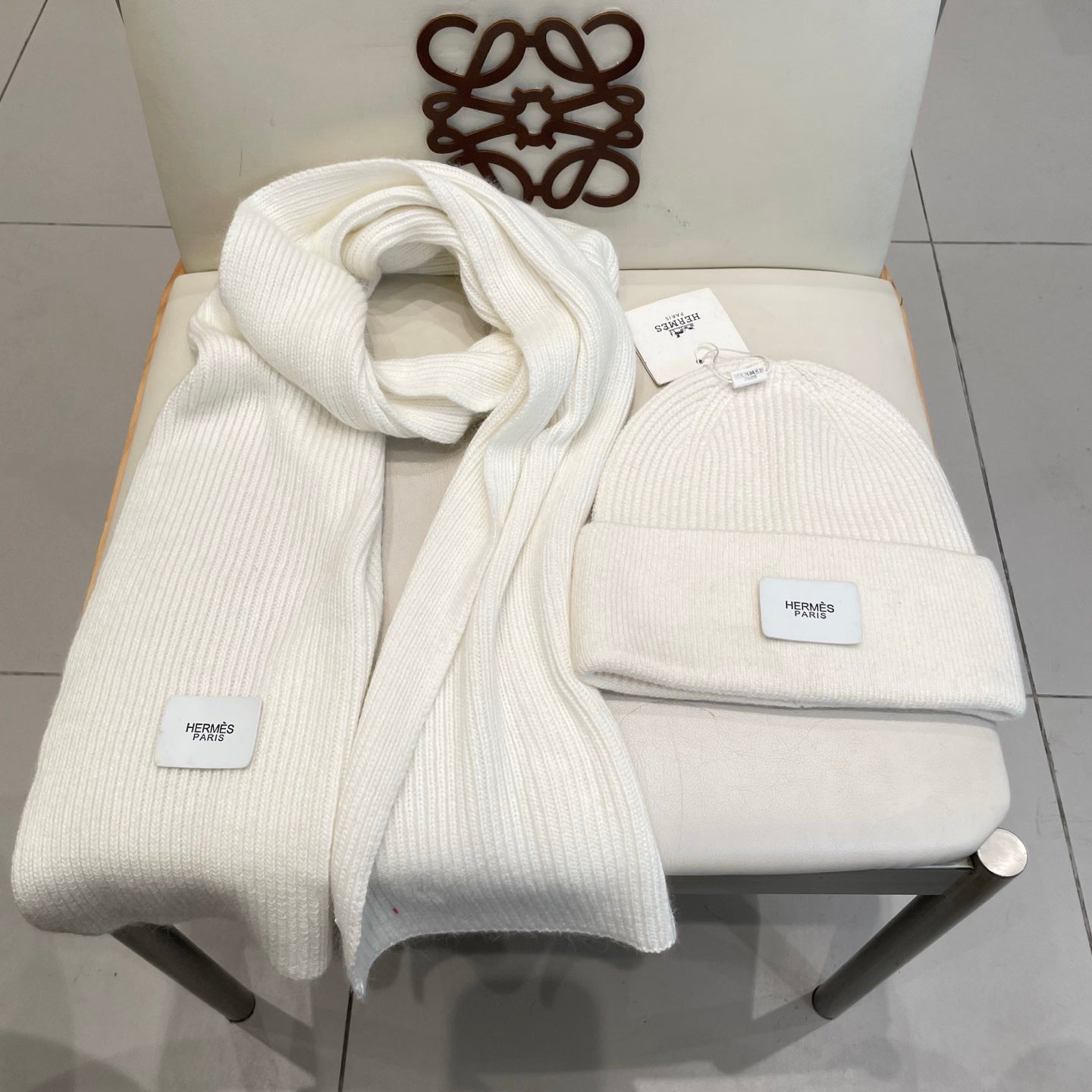 Hermes Classic Hat & Scalf Set White Rabbit Fur 980200