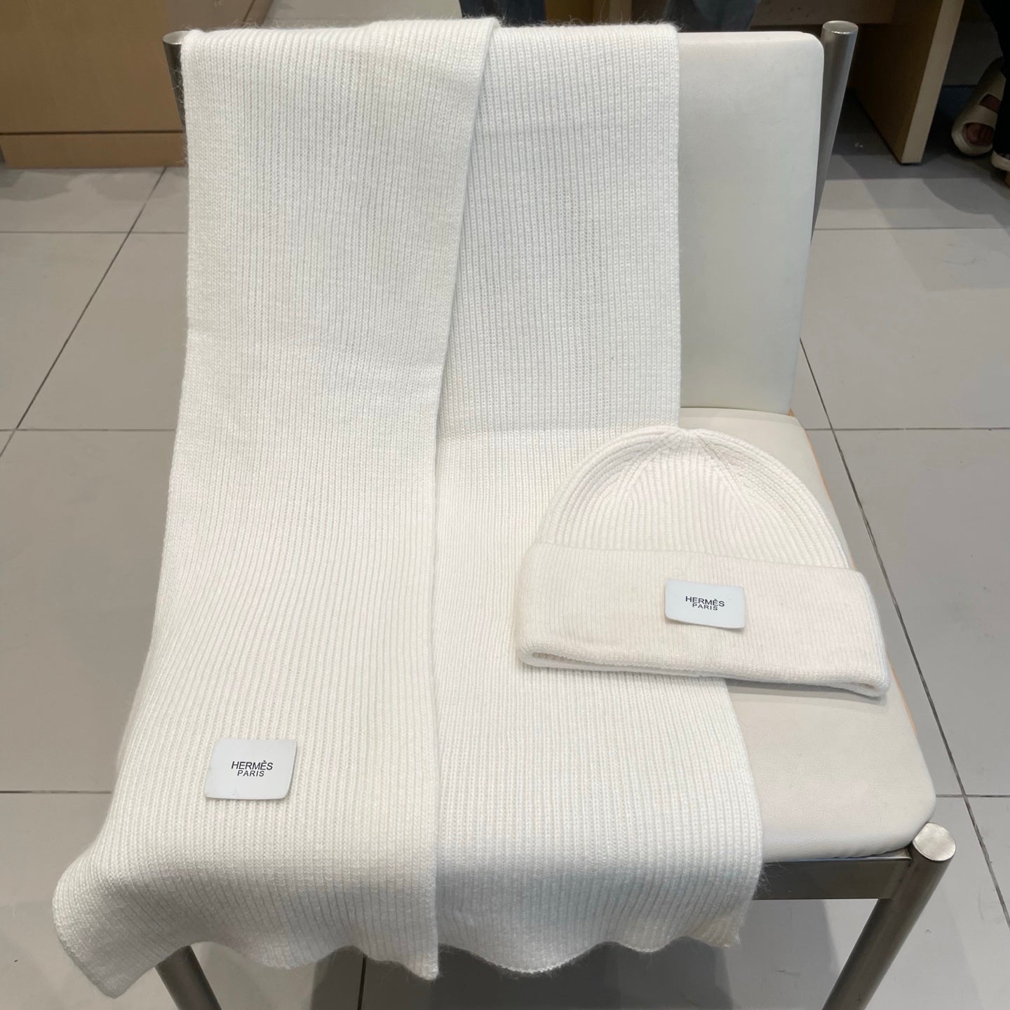 Hermes Classic Hat & Scalf Set White Rabbit Fur 980200