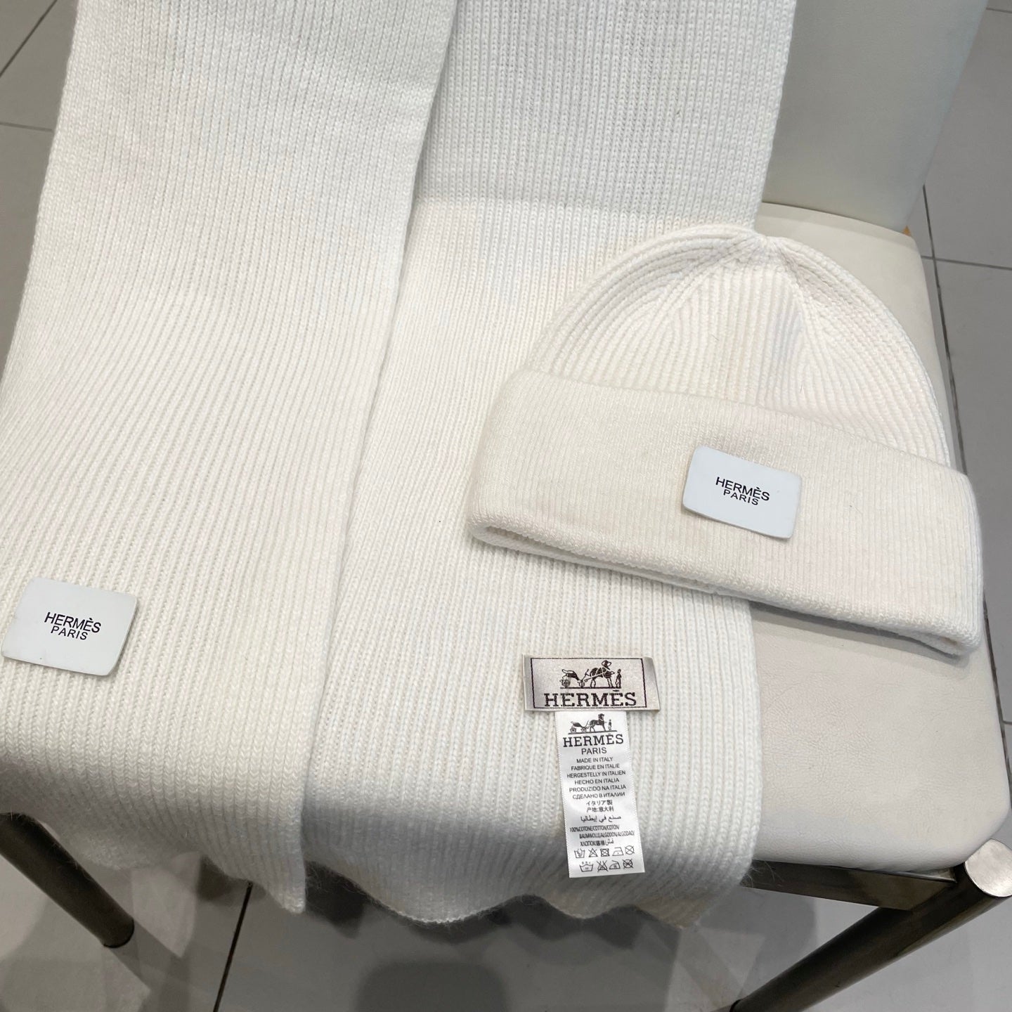 Hermes Classic Hat & Scalf Set White Rabbit Fur 980200
