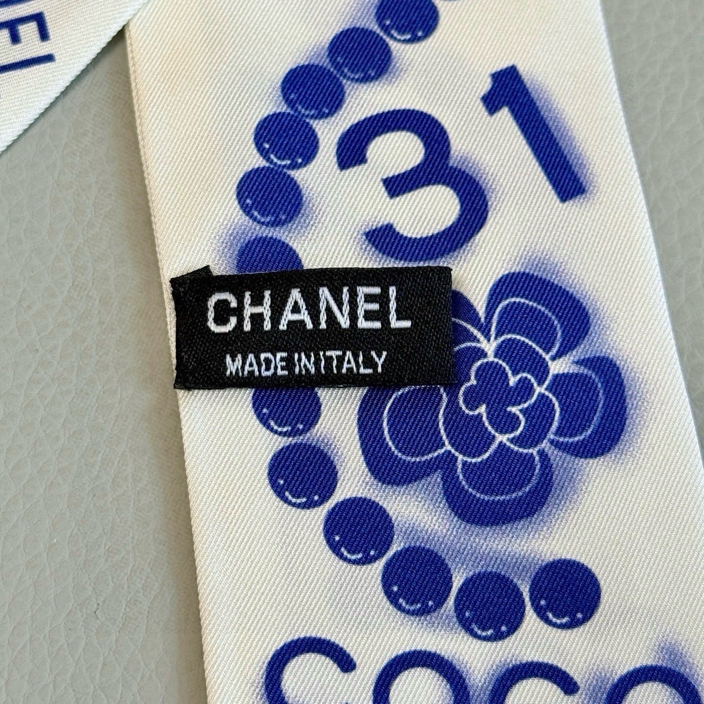 CC Twilly Mini Scarf White Blue Silk Twill 293695