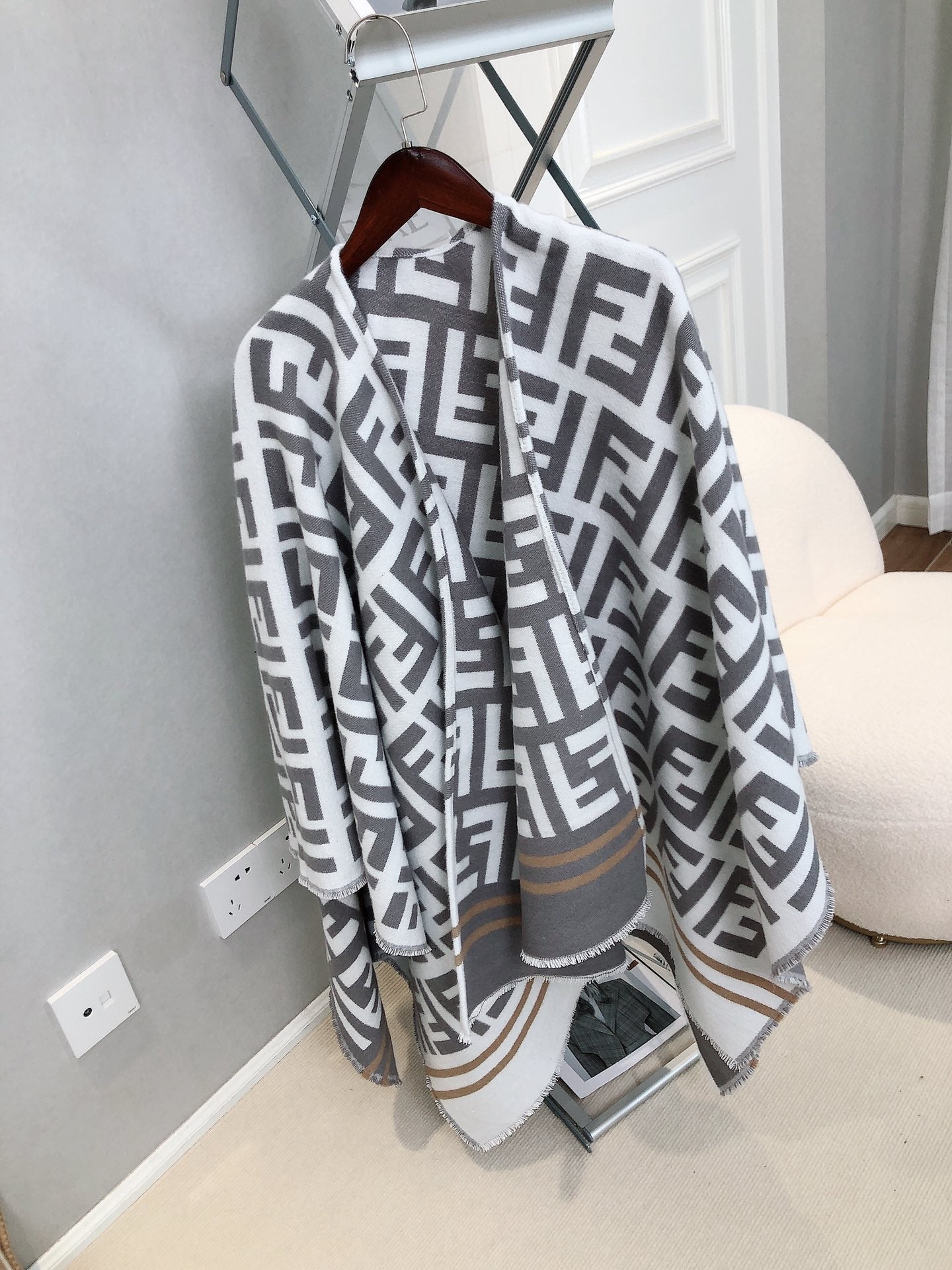 FF 140CM Two-tone White Gray Wool 103730