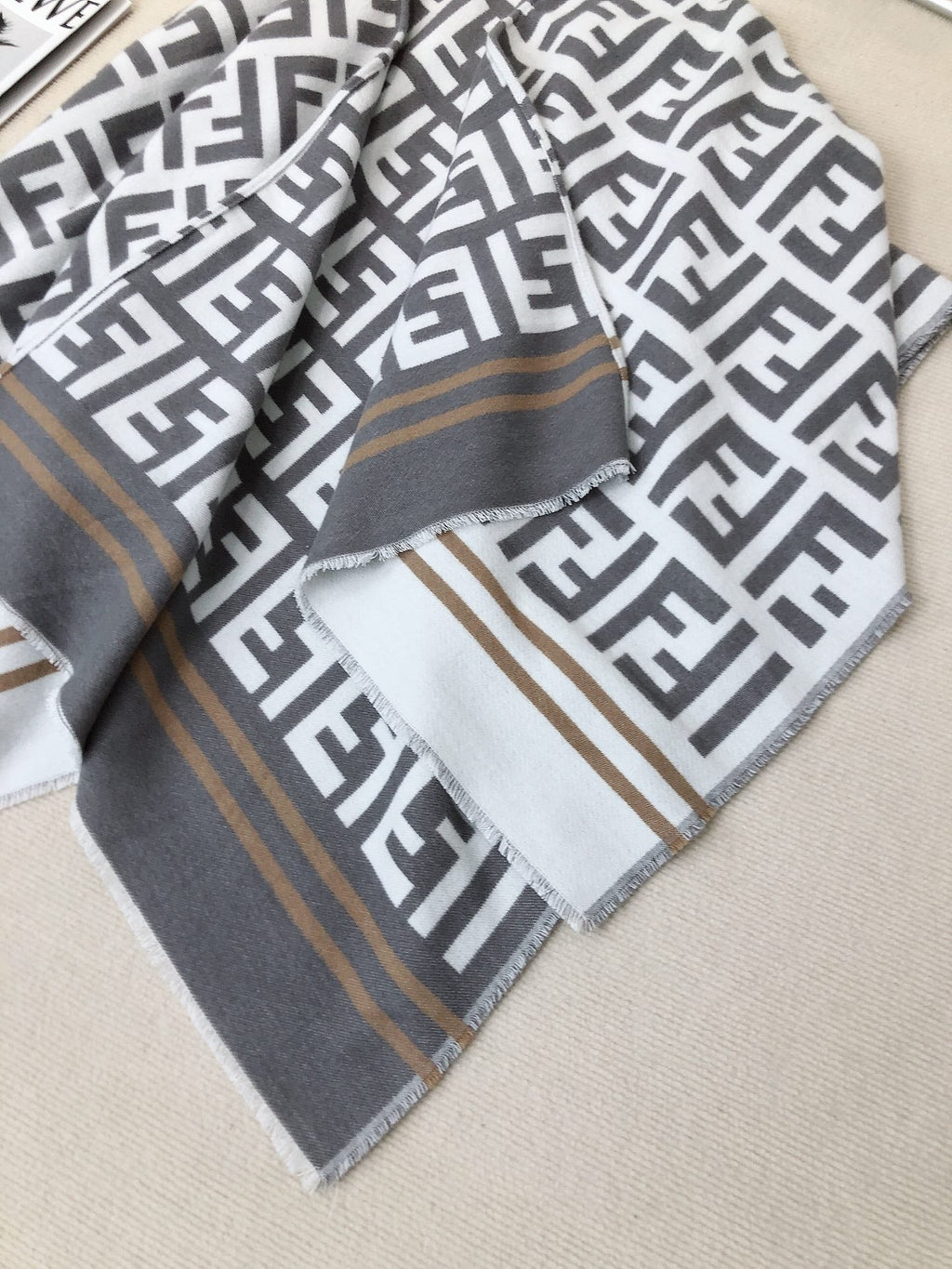 FF 140CM Two-tone White Gray Wool 103730
