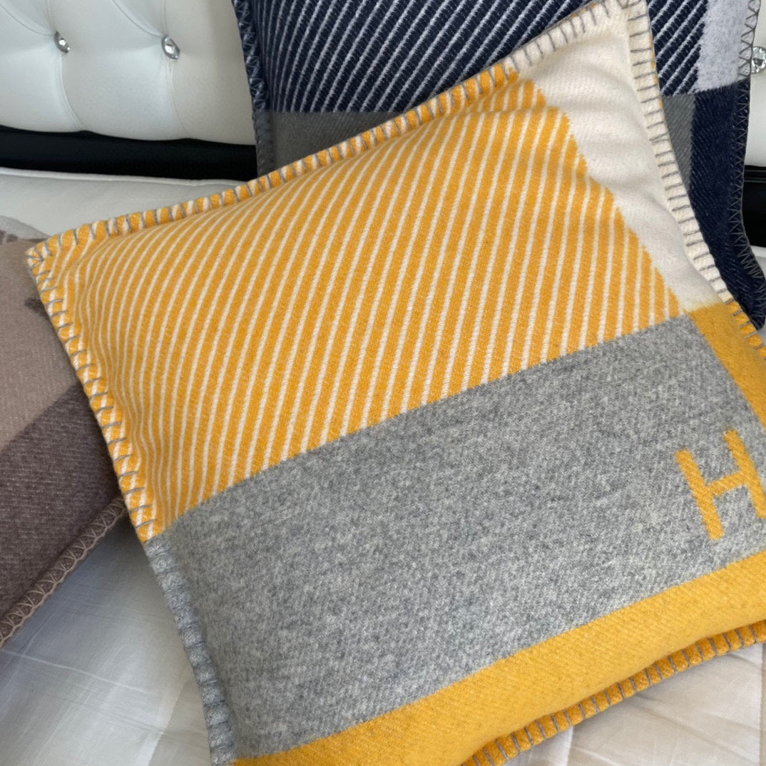 HM H Riviera Pillow 50 x 50cm Yellow Cashmere