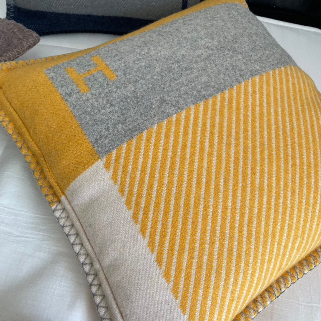 HM H Riviera Pillow 50 x 50cm Yellow Cashmere