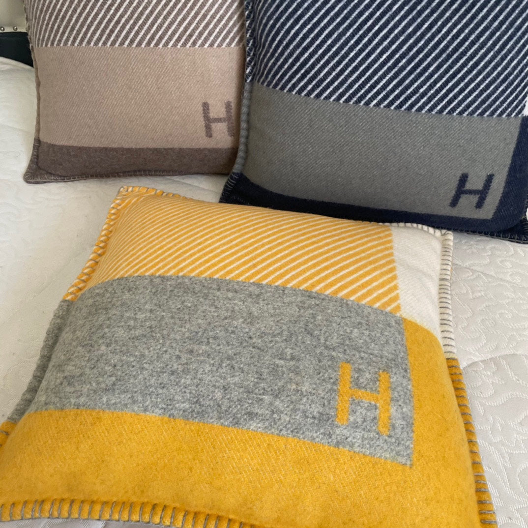 HM H Riviera Pillow 50 x 50cm Yellow Cashmere