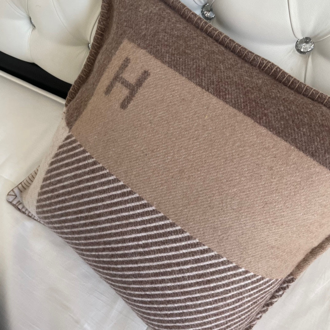 HM H Riviera Pillow 50 x 50cm Seigle Cashmere