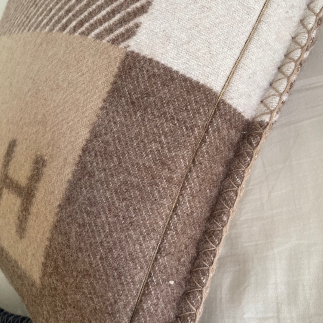 HM H Riviera Pillow 50 x 50cm Seigle Cashmere