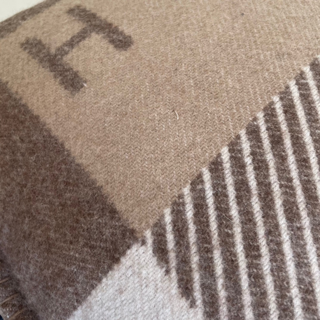 HM H Riviera Pillow 50 x 50cm Seigle Cashmere
