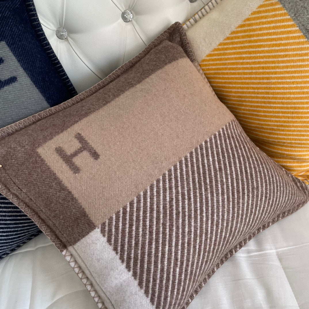 HM H Riviera Pillow 50 x 50cm Seigle Cashmere