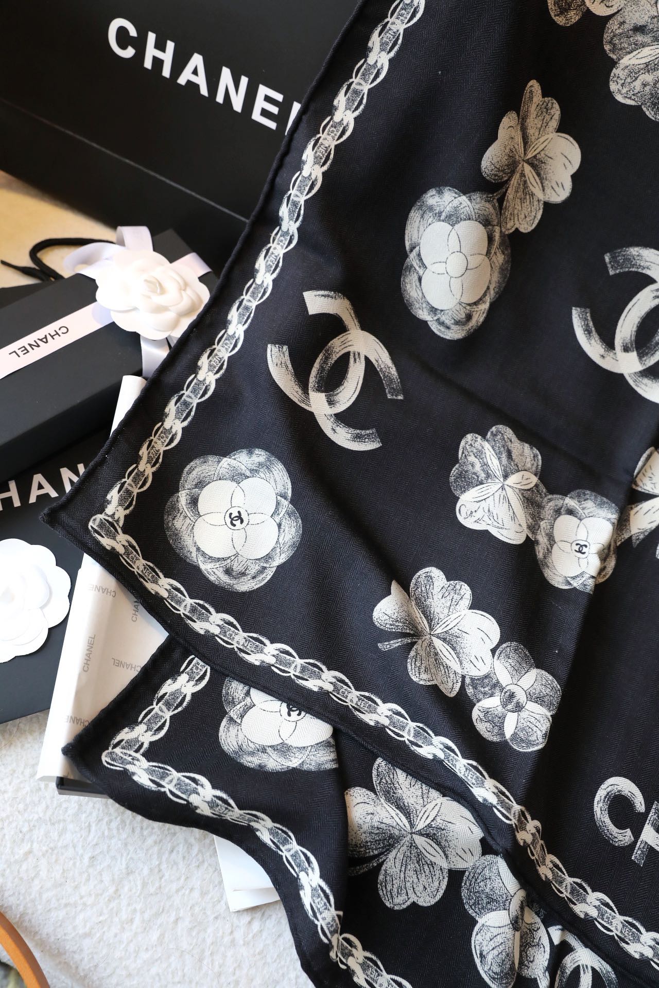 SCARF 180 CM IN BLACK FLOWER MONOGRAM SILK AND CASHMERE 401134