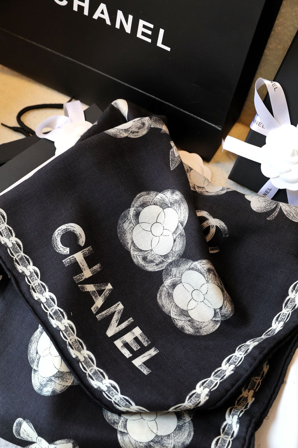 SCARF 180 CM IN BLACK FLOWER MONOGRAM SILK AND CASHMERE 401134
