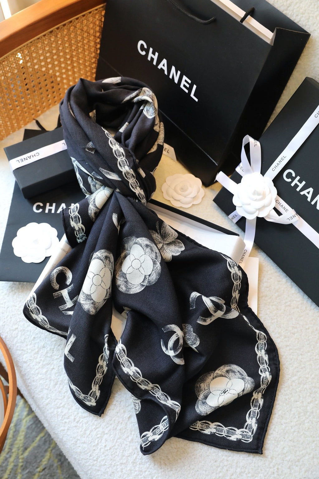 SCARF 180 CM IN BLACK FLOWER MONOGRAM SILK AND CASHMERE 401134