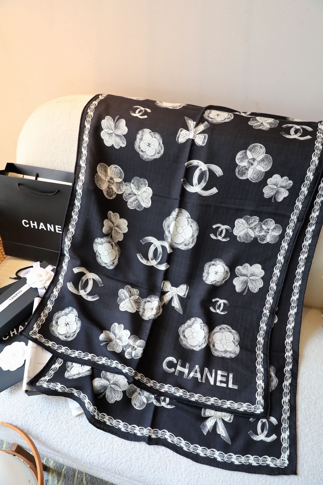 SCARF 180 CM IN BLACK FLOWER MONOGRAM SILK AND CASHMERE 401134
