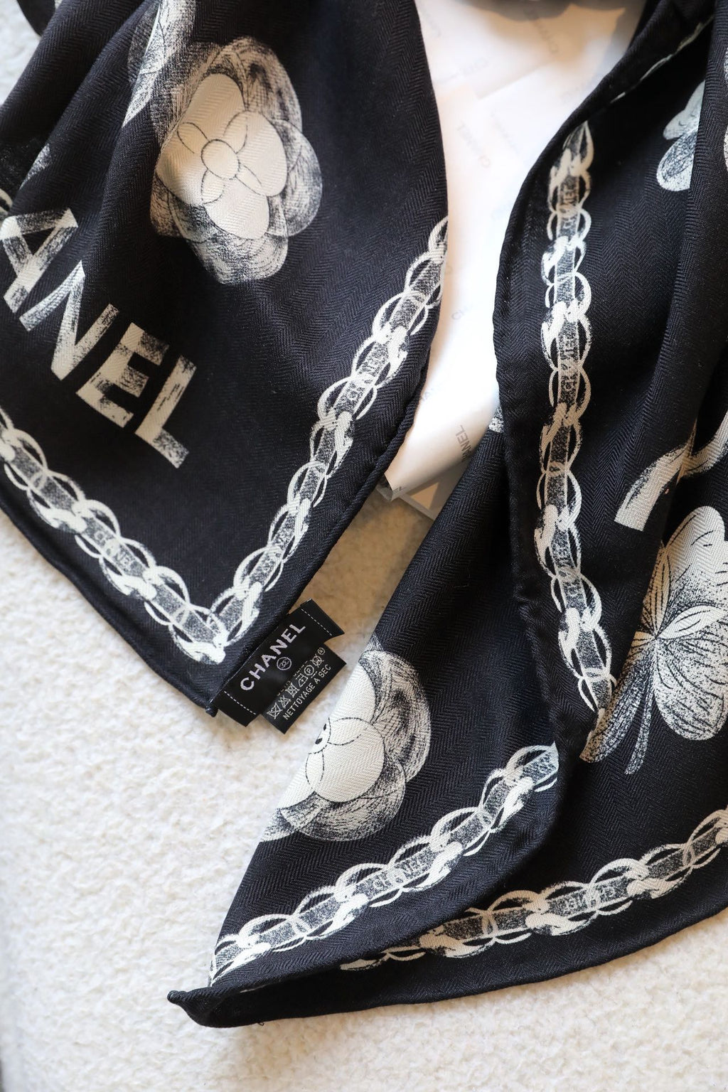 SCARF 180 CM IN BLACK FLOWER MONOGRAM SILK AND CASHMERE 401134