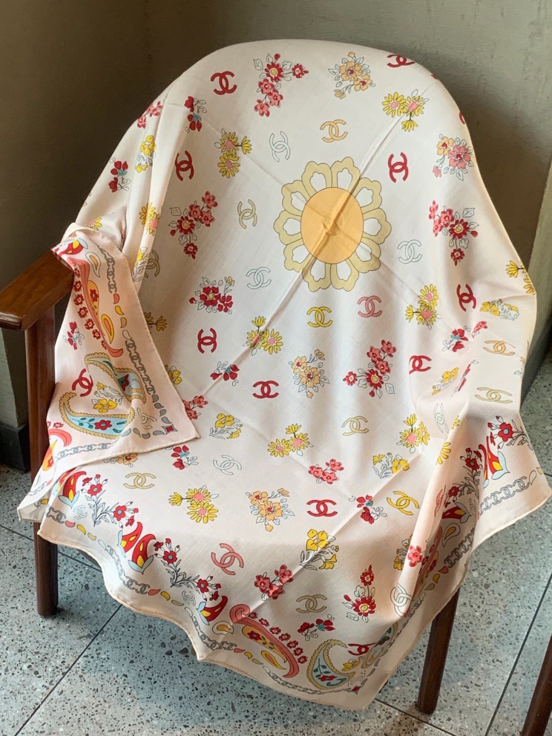 CC 26s Scarf 140 In Cashmere Silk 306129