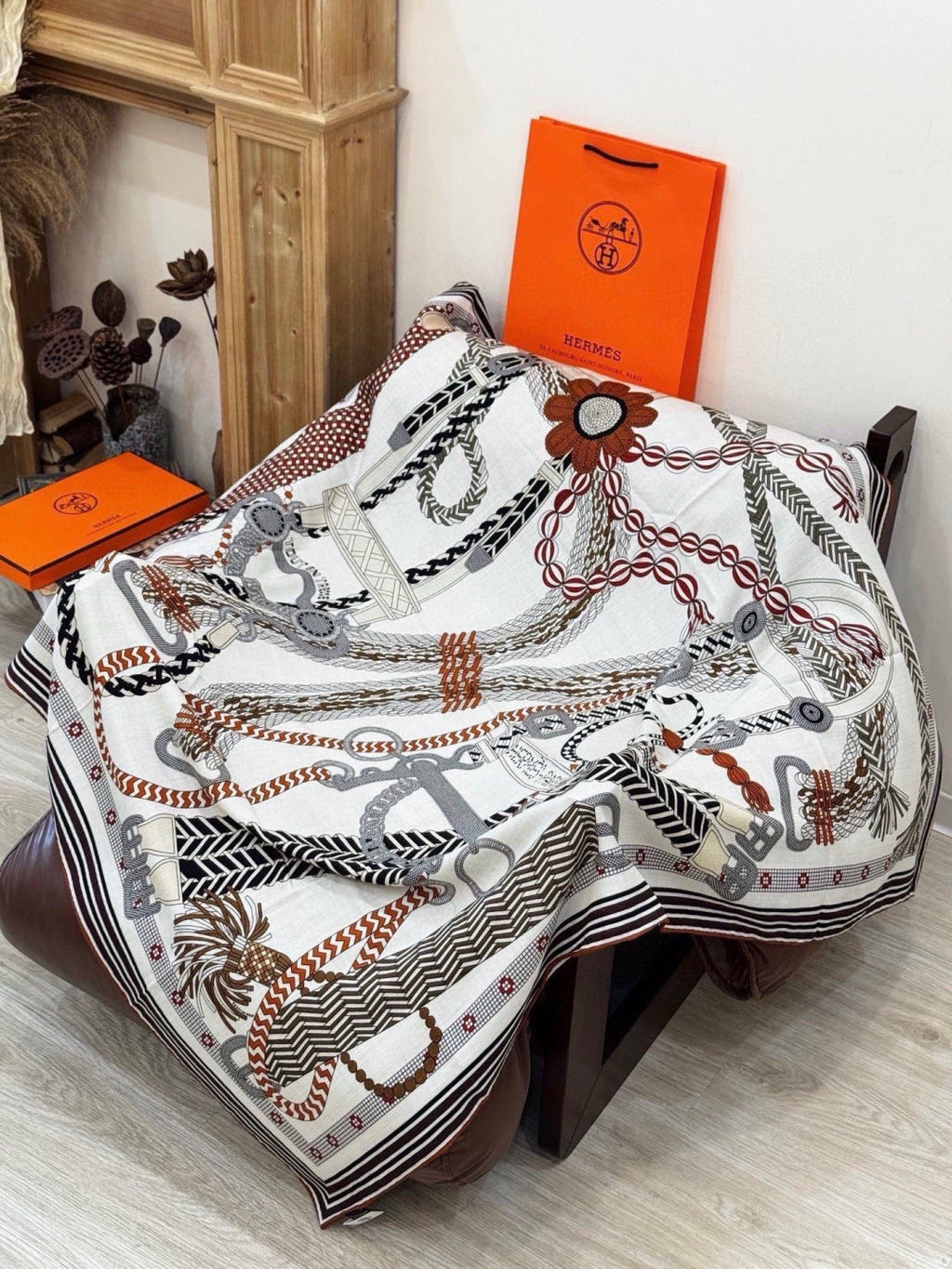 HM 26s Printed Square Scarf 135 In Cashmere And Silk 307243
