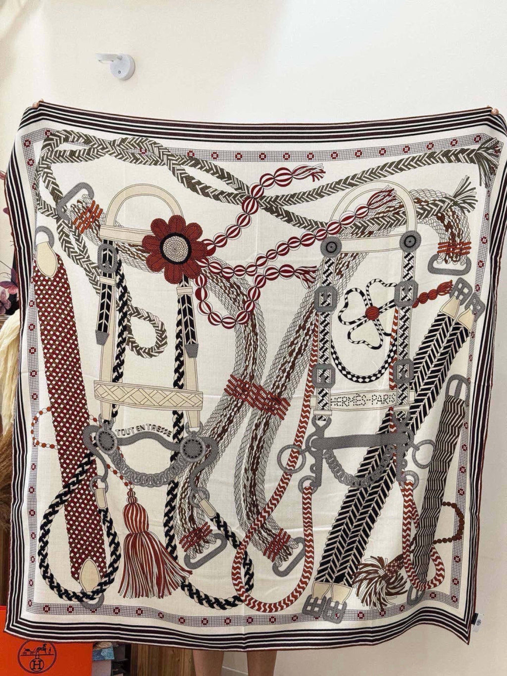 HM 26s Printed Square Scarf 135 In Cashmere And Silk 307243