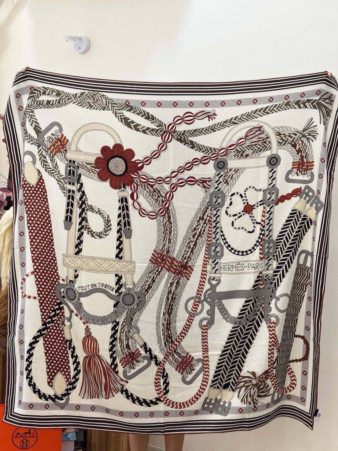 HM 26s Printed Square Scarf 135 In Cashmere And Silk 307243