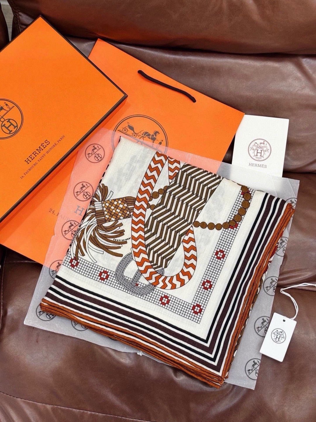 HM 26s Printed Square Scarf 135 In Cashmere And Silk 307243