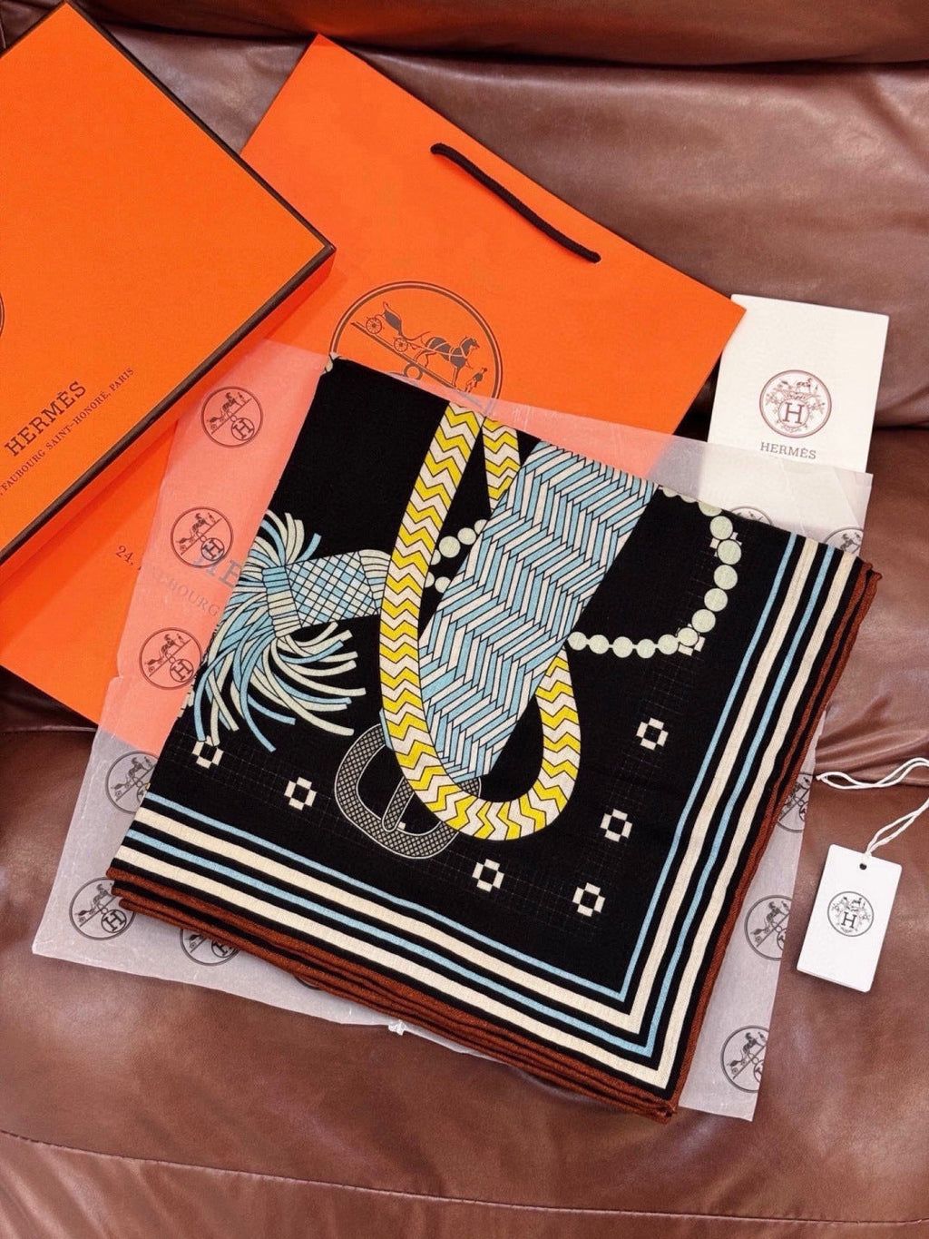 HM 26s Printed Square Scarf 135 In Cashmere And Silk 307244