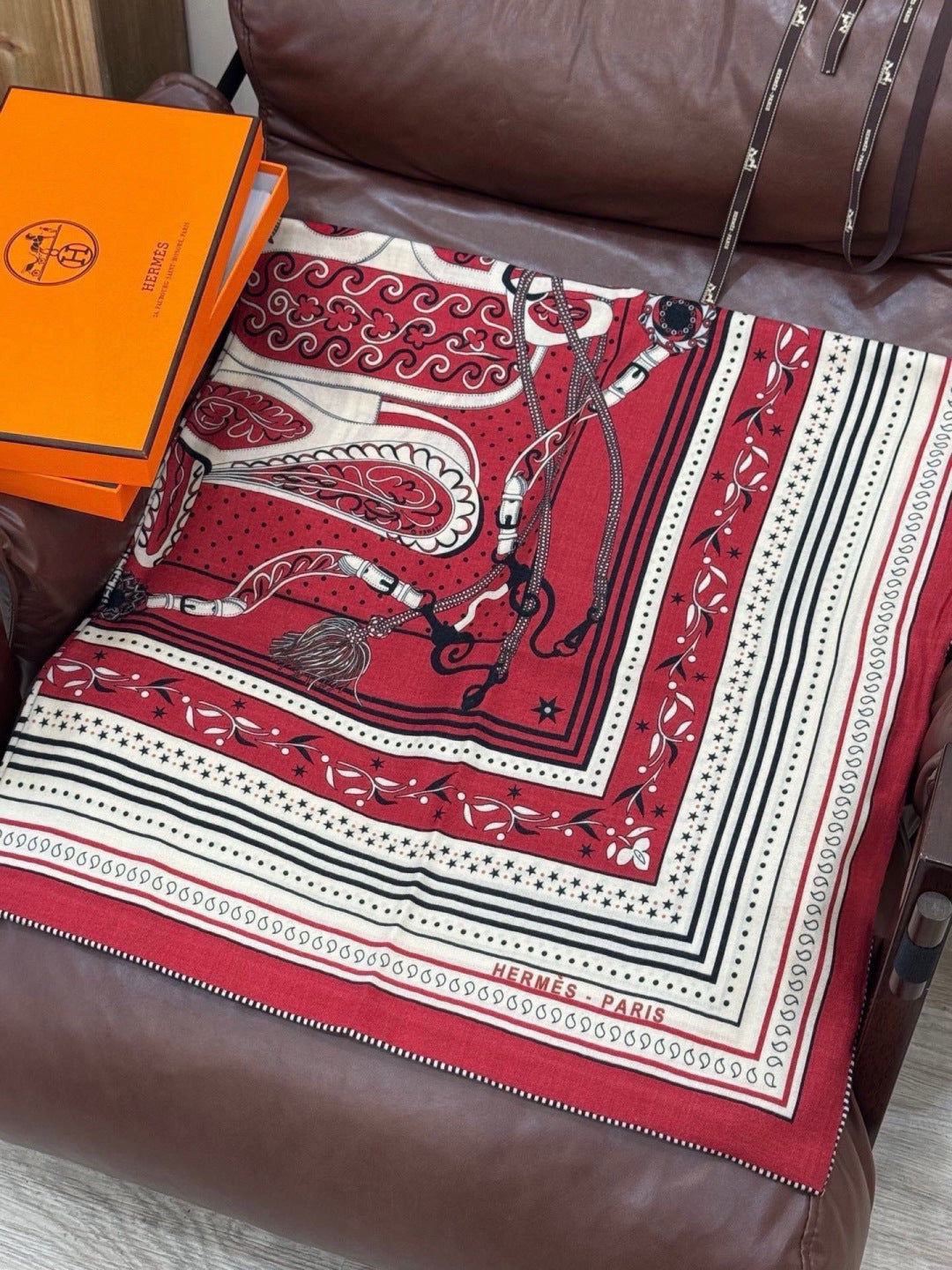 HM 26s Printed Square Scarf 140 In Cashmere And Silk 307279
