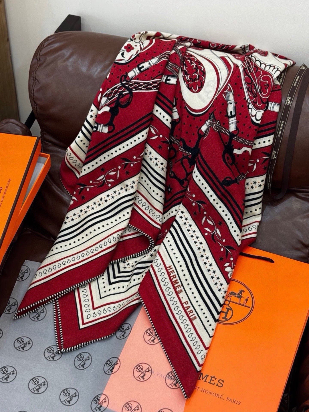 HM 26s Printed Square Scarf 140 In Cashmere And Silk 307279