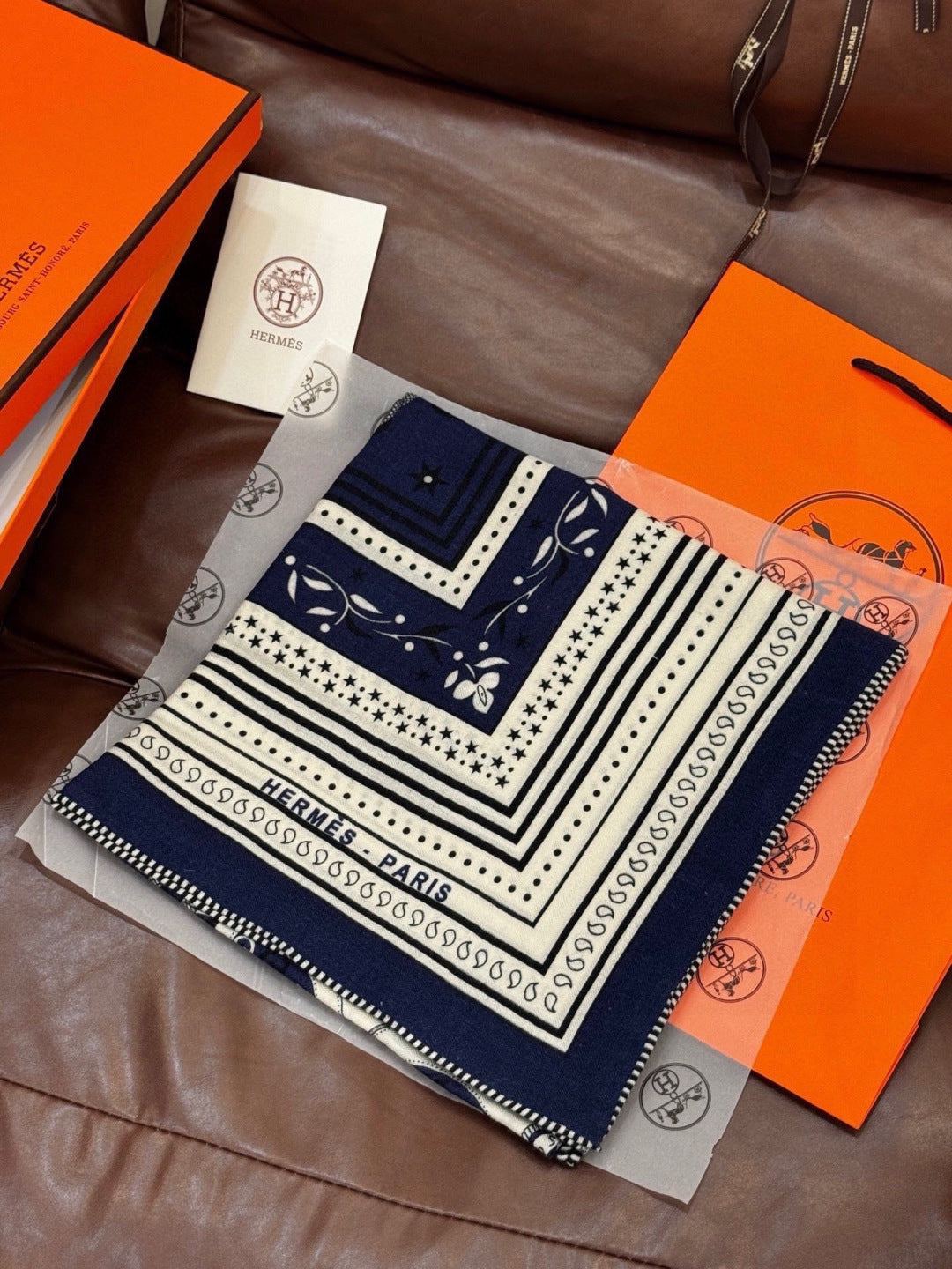 HM 26s Printed Square Scarf 140 In Cashmere And Silk 307280