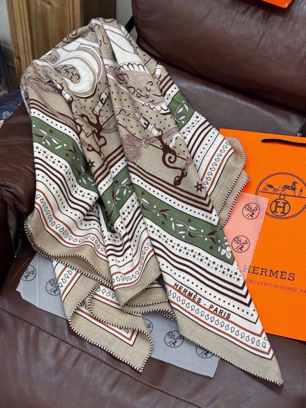 HM 26s Printed Square Scarf 140 In Cashmere And Silk 307281