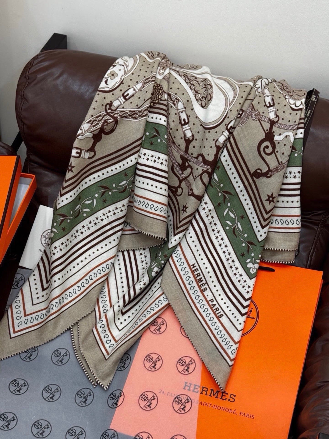 HM 26s Printed Square Scarf 140 In Cashmere And Silk 307281