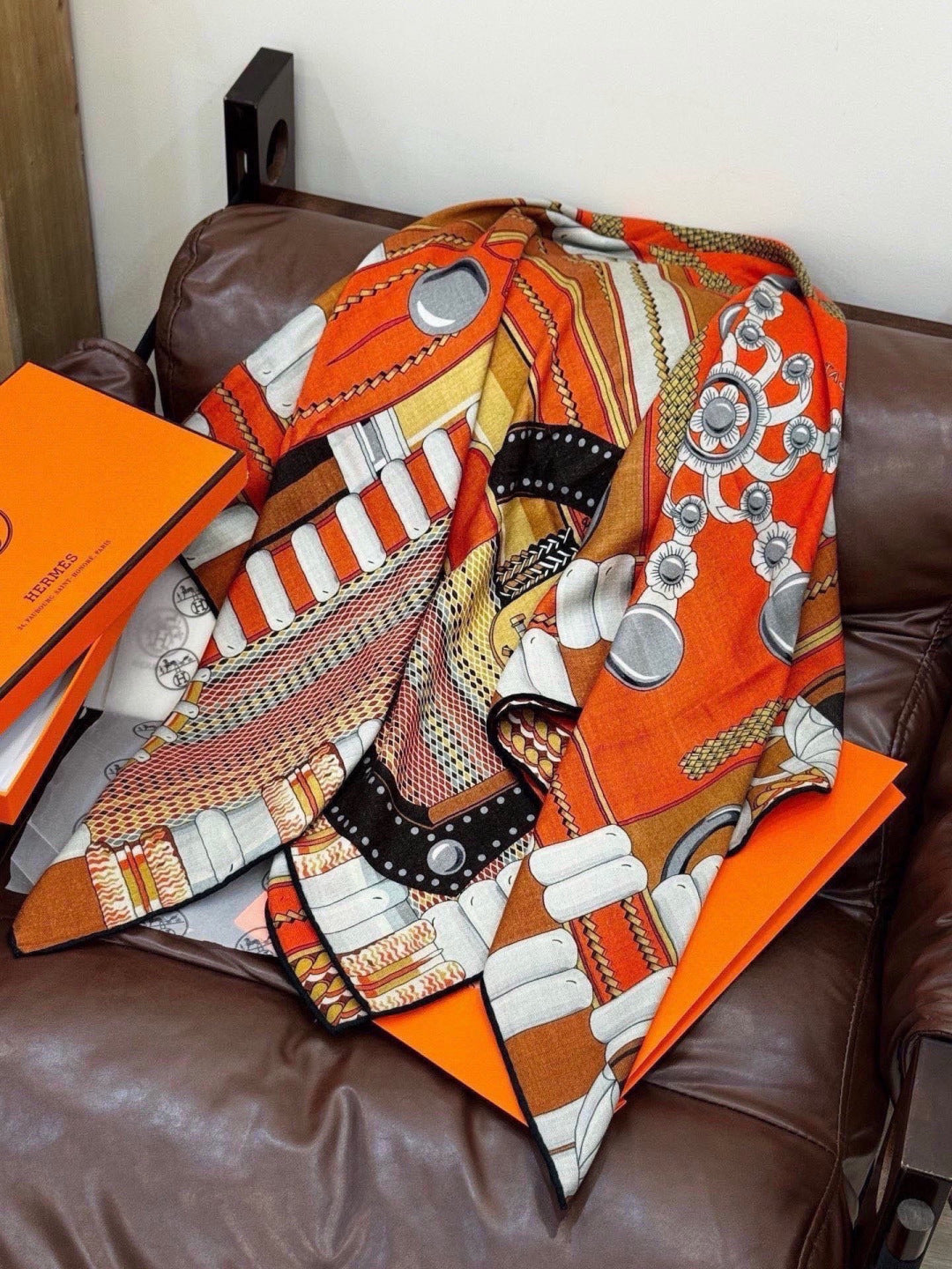 HM 26s Printed Square Scarf 140 In Silk 309332