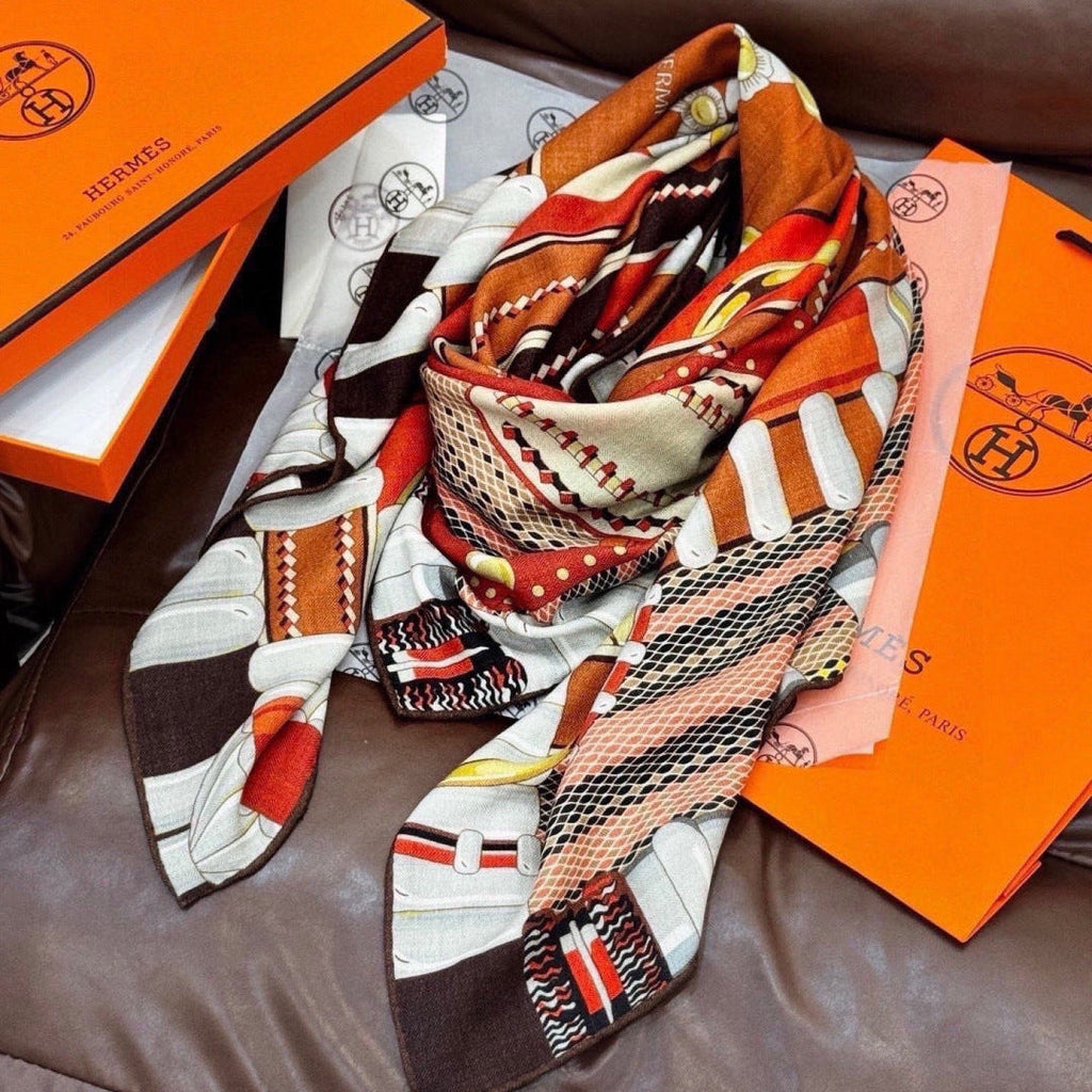 HM 26s Printed Square Scarf 140 In Silk 309334