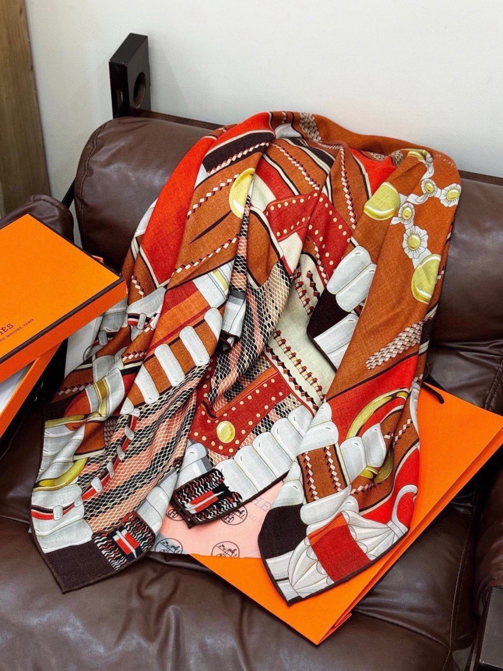 HM 26s Printed Square Scarf 140 In Silk 309334