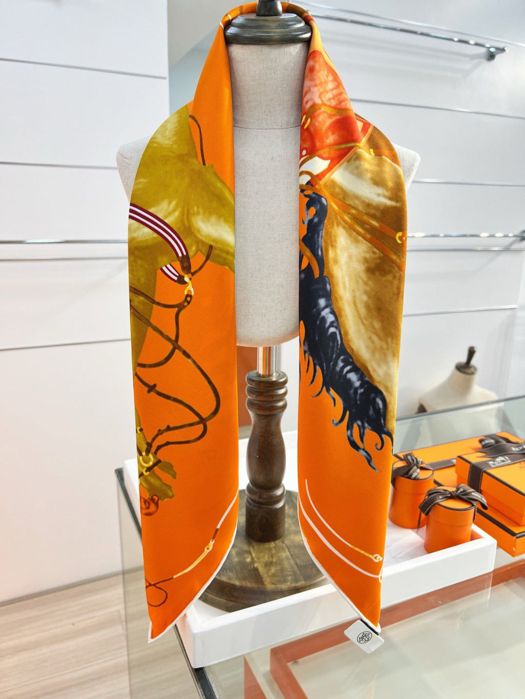HM 26s Printed Square Scarf 88 In Silk 309923
