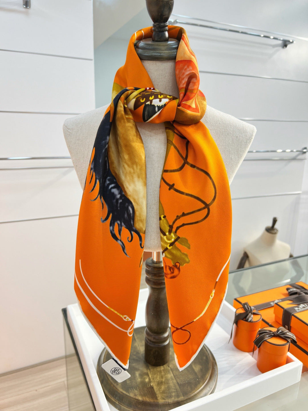 HM 26s Printed Square Scarf 88 In Silk 309923