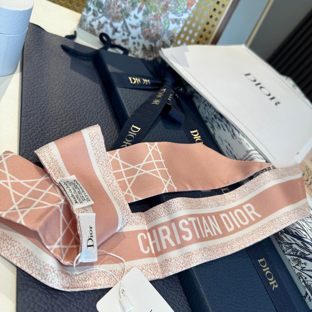 CC Twilly Mini Scarf 120cm Light Pink Mulberry Silk 945733