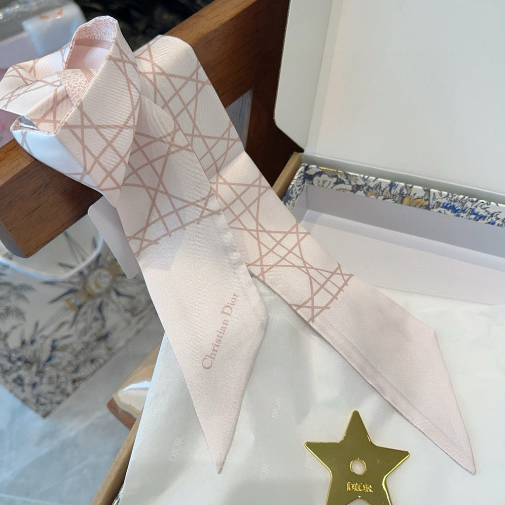 CD Twilly Mini Scarf 105cm Light Pink Mulberry Silk 976505