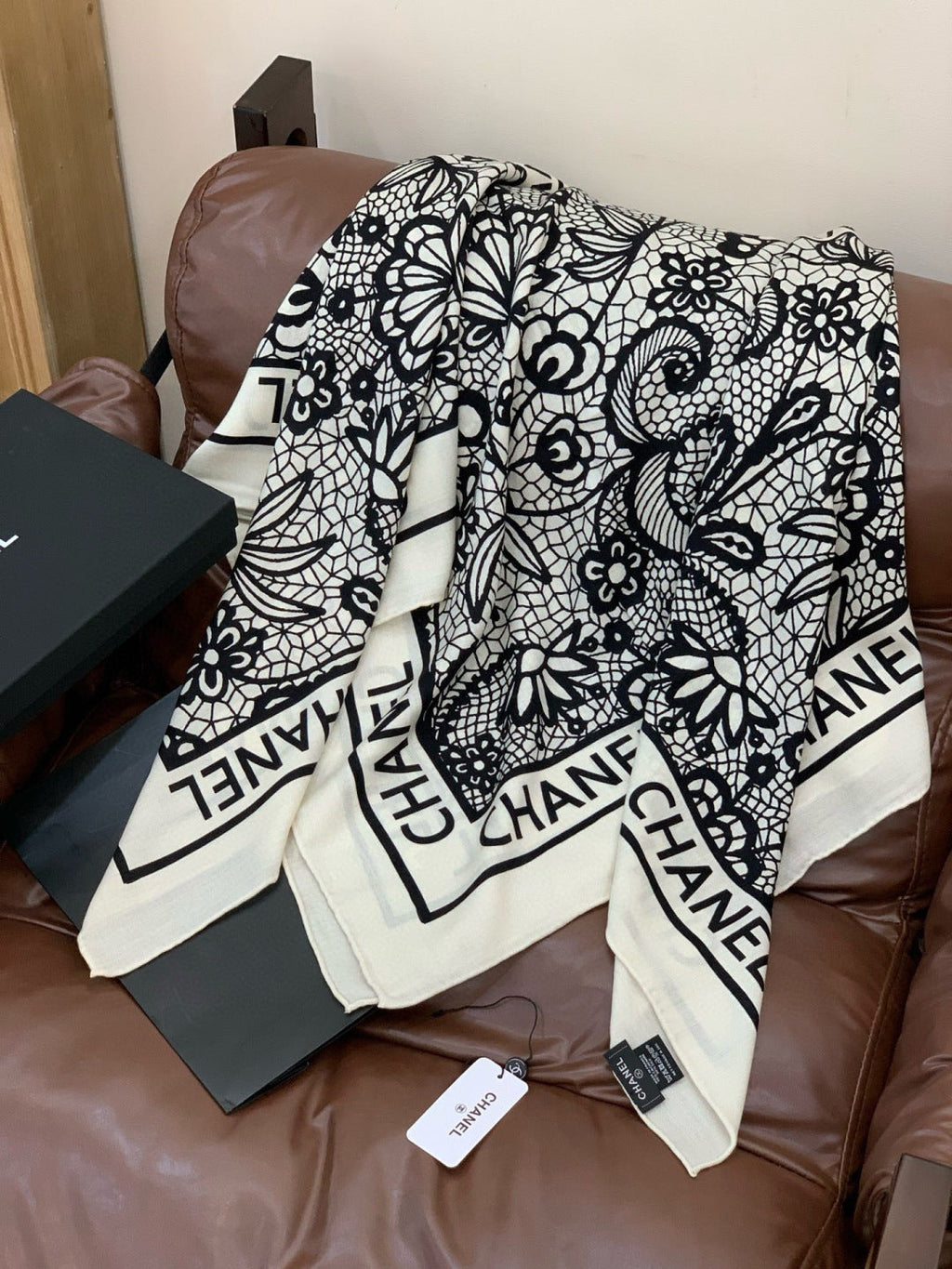 CC 25 Scarf 135cm White Black Cashmere Mulberry Silk 965404