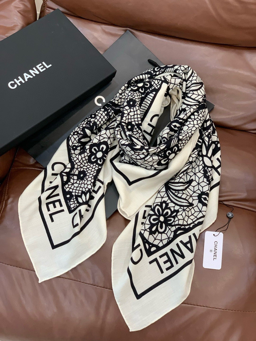 CC 25 Scarf 135cm White Black Cashmere Mulberry Silk 965404