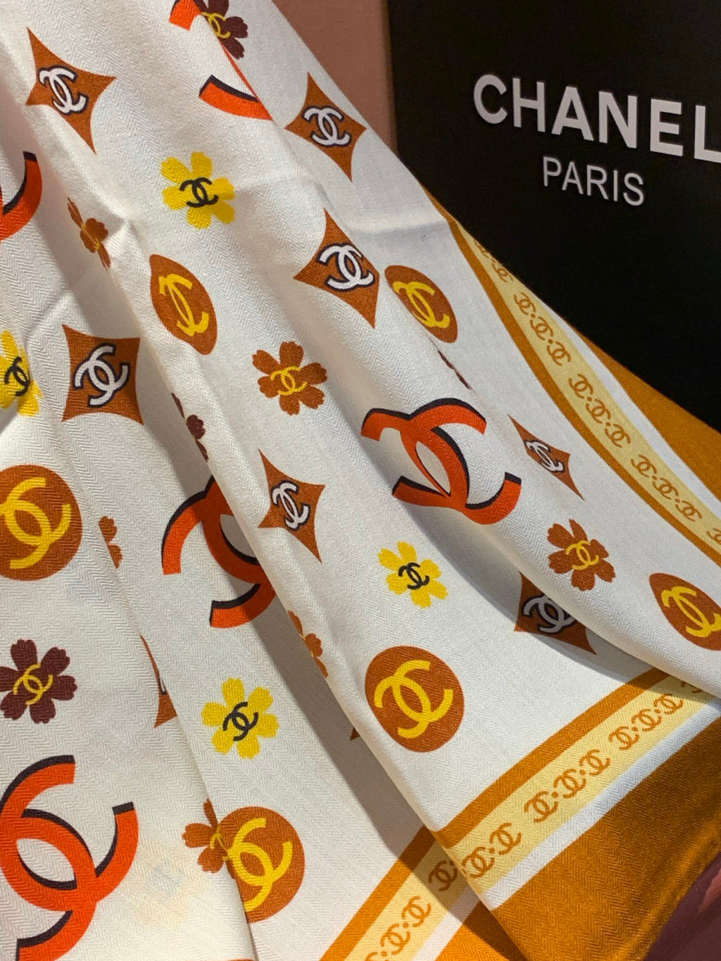 CC Scarf 140cm Brown And White Patterned Silk Cashmere 143732