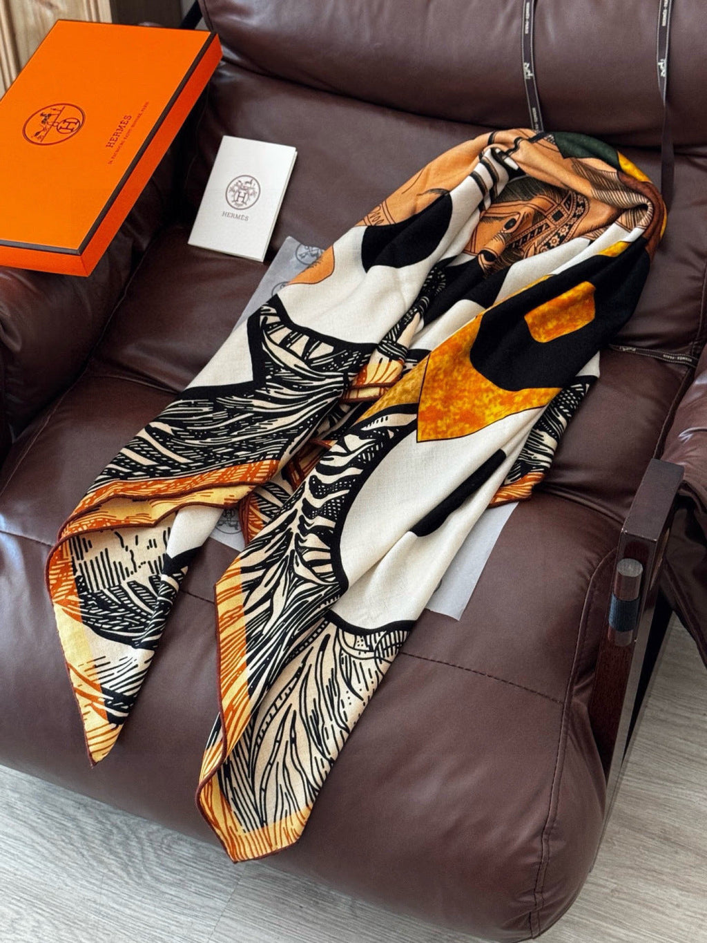 HM 26s Double-sided Scarf 140cm White Brown Silk Cashmere 153142