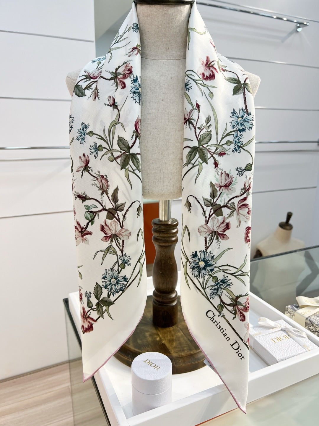 CD 26s Scarf 90cm In Silk 274729