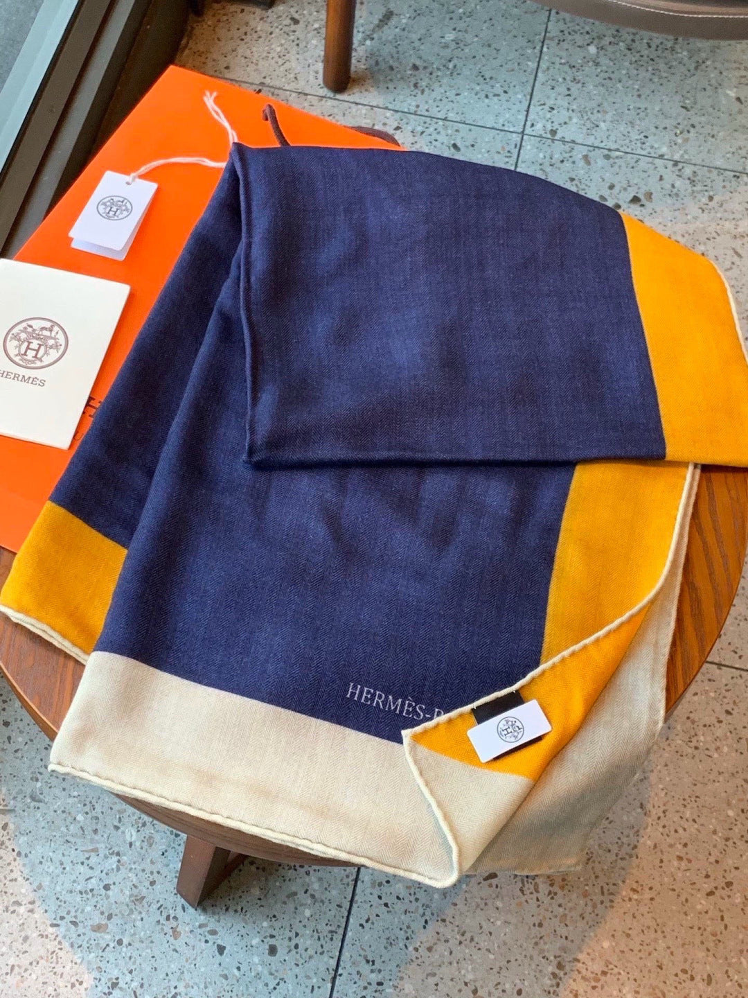 HM 26s Scarf 140 In Cashmere And Silk 304242